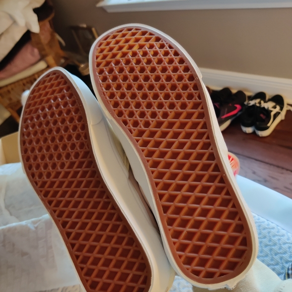 Vans Limited Edition - Size 9 - Picture 5 of 5